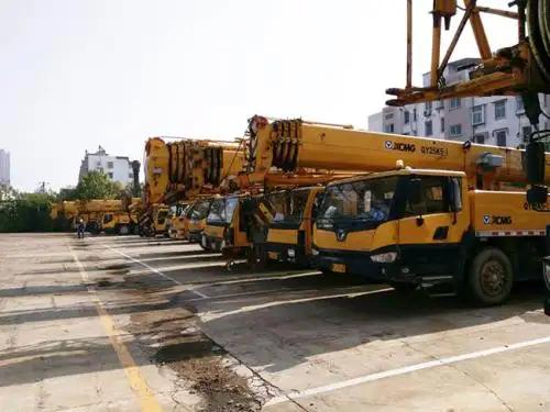 鄭州市吊車出租/工程機械設備租賃電話怎么找?新密市 鞏義市